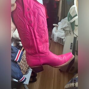 WOMEN'S EMBROIDERY FUCHSIA TALL TOP SNIP TOE COWBOY BOOT